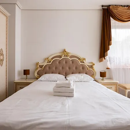 Wieniawskiego Royal Charm By Bookinghost *