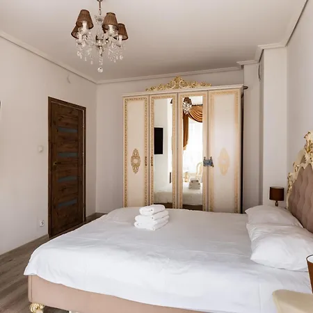 Wieniawskiego Royal Charm By Bookinghost * Danzica