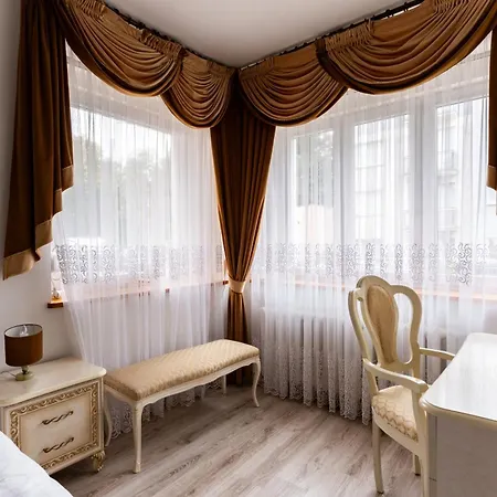 Wieniawskiego Royal Charm By Bookinghost *